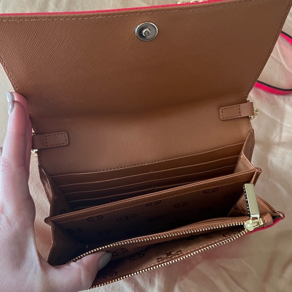 Tory Burch Robinson chain wallet in New Carnival - Picture 5 of 5